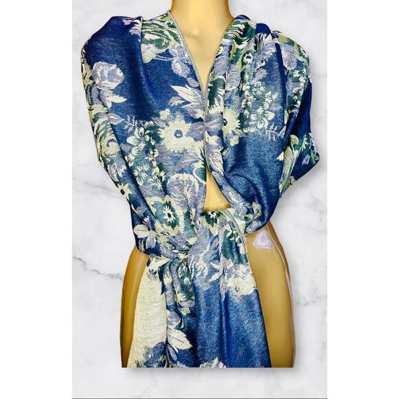 Reversible Jacquard Pashmina in Blue, Green, Yellow 66” x 27” - Picture 4 of 6